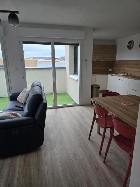 Appartement Cosy Pres De Sceneo Et Auchan Au Dessus Du Fleuriste Bellafleur Longuenesse Extérieur photo